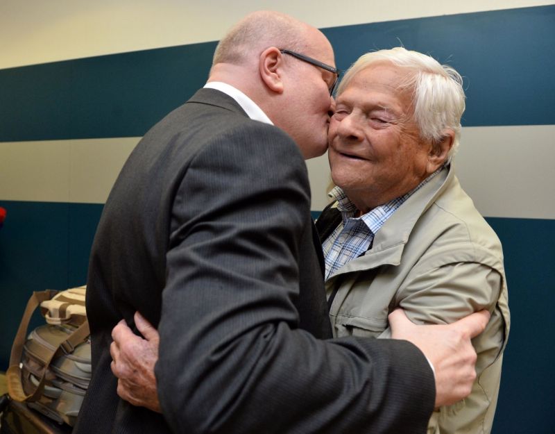Spisovatel Jiří Brady s ministrem kultury Danielem Hermanem.