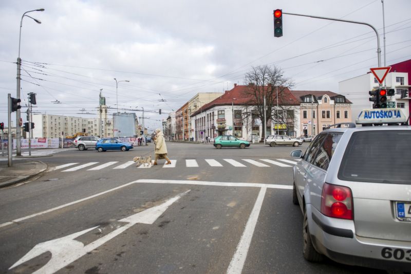 V Kladně zatkli policisté několik zkušebních komisařů autoškol.