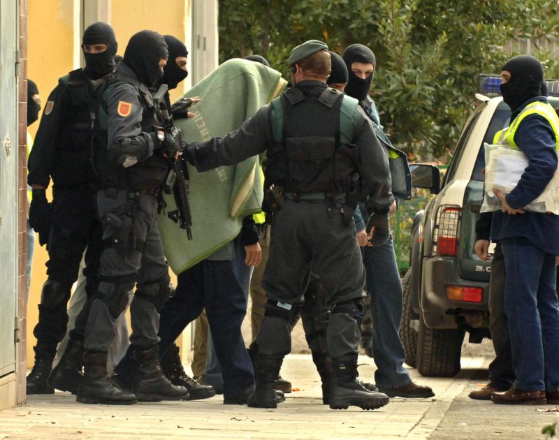 Zatčení španělskou policií (ilustrační foto).