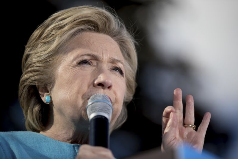 Podle nejnovějšího průzkumu se Hillary Clintonovou chystá volit třikrát více mladých než jejího soupeře Donalda Trumpa.