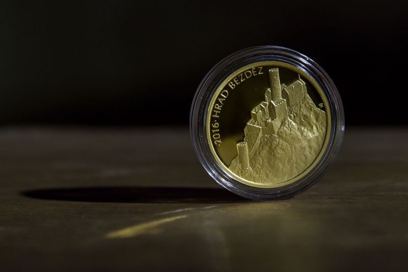 Reálná hodnota mince je přibližně 17 tisíc korun.