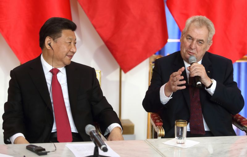 Čínský prezident Si Ťin-pching a jeho protějšek Miloš Zeman.