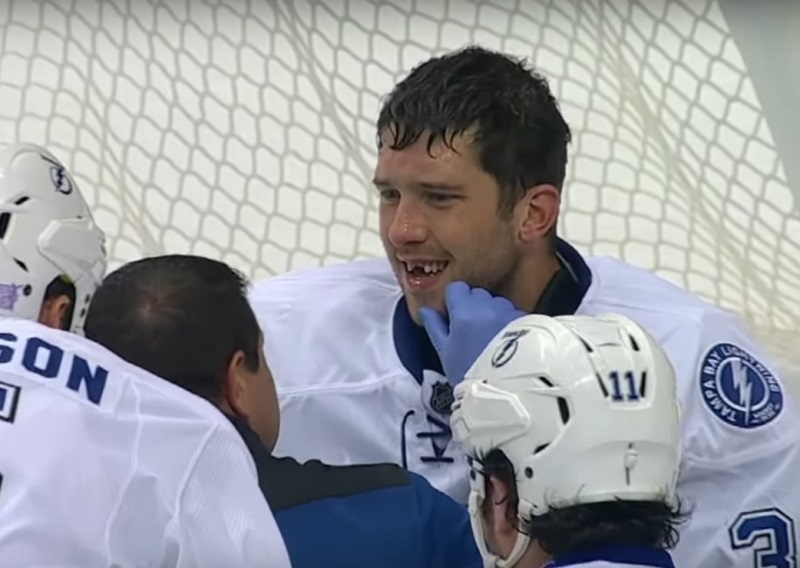Ben Bishop přišel v utkání proti Torontu o zuby. 