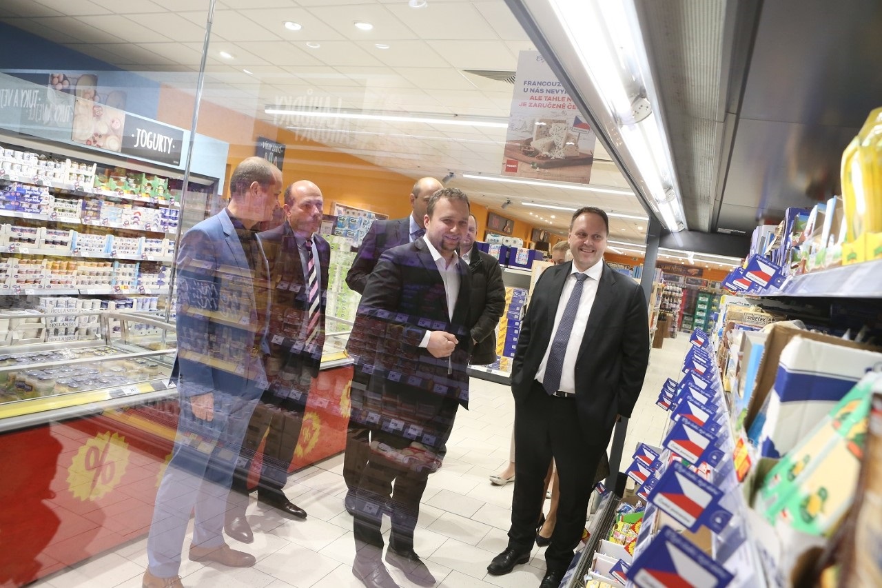  Na pondělní tiskové konferenci společnosti Penny Market na podporu používání loga Česká potravina to řekl ministr zemědělství Marian Jurečka (KDU-ČSL).