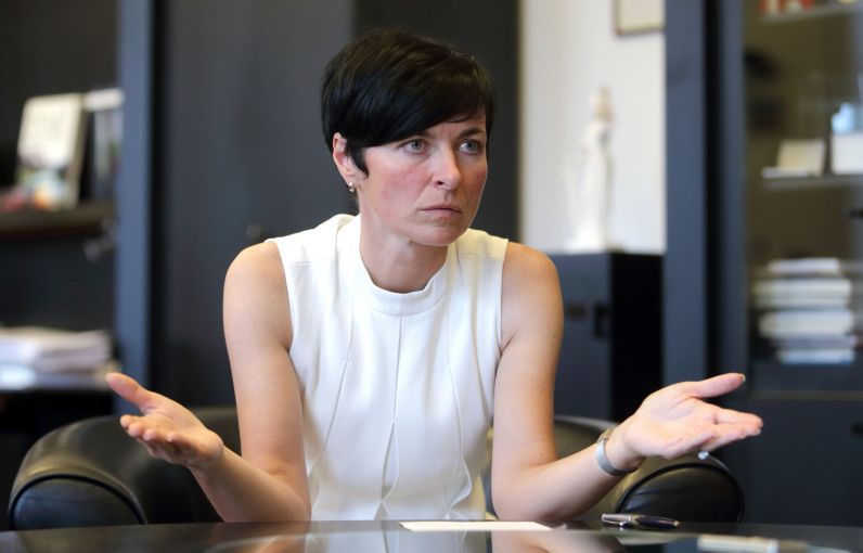 Lenka Bradáčová.