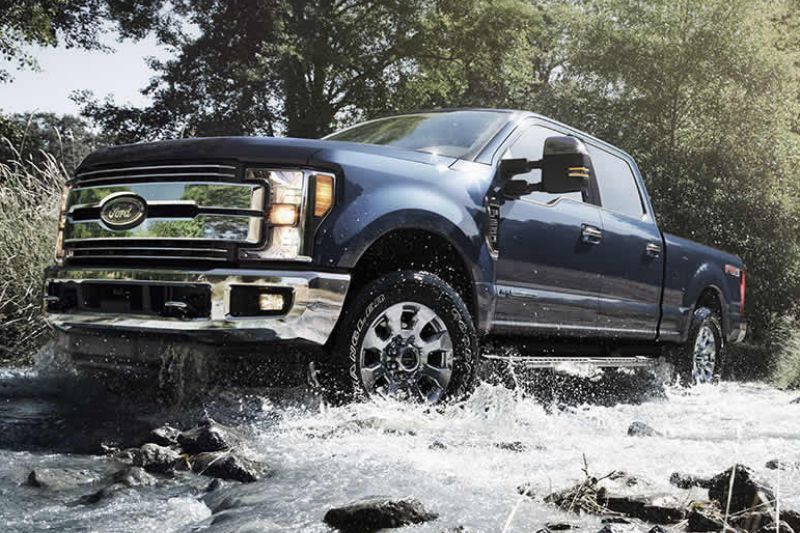 Také komplikace spojené s uvedením nového pick-upu Super Duty na trh snižují Fordu čistý zisk.
