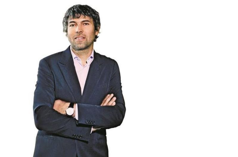 1. Petr Kellner (195–220 miliard). Náskok Petr Kellnera coby nejbohatšího Čecha je oproti dalším miliardářům stále propastný. V loňském roce se konečně zúročila jeho sázka na čínskou kartu. Společnosti Home Credit, klíčové firmě jeho skupiny PPF, se tam podařilo vyrovnat ztráty na ruských trzích. 1. Petr Kellner (195–220 miliard). Náskok Petr Kellnera coby nejbohatšího Čecha je oproti dalším miliardářům stále propastný. V loňském roce se konečně zúročila jeho sázka na čínskou kartu. Společnosti Home Credit, klíčové firmě jeho skupiny PPF, se tam podařilo vyrovnat ztráty na ruských trzích.
