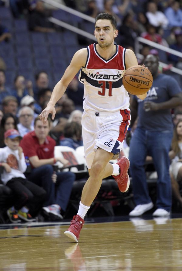Basketbalista Tomáš Satoranský v dresu Washingtonu.