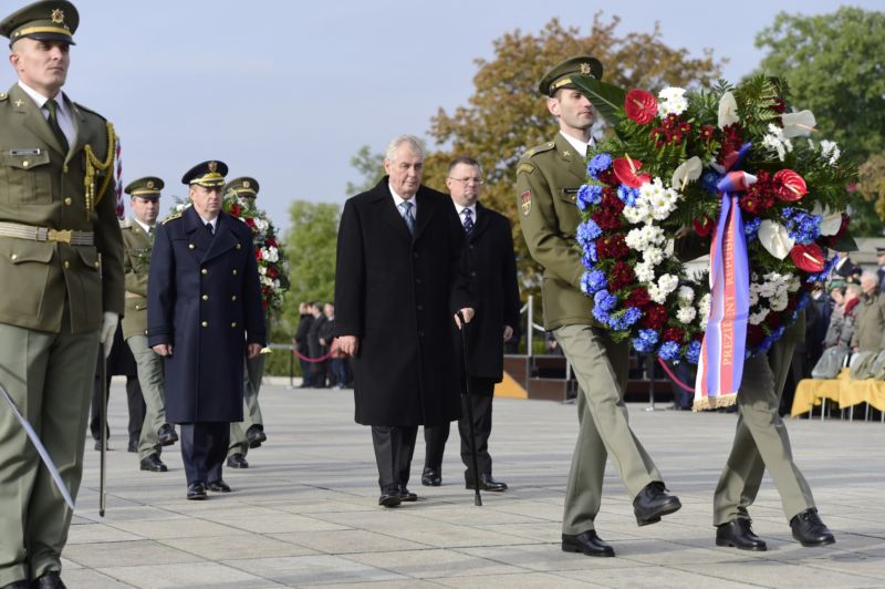 Prezident Miloš Zeman se 28. října na pražském Vítkově zúčastnil pietního aktu při příležitosti svátku Dne vzniku samostatného československého státu. 