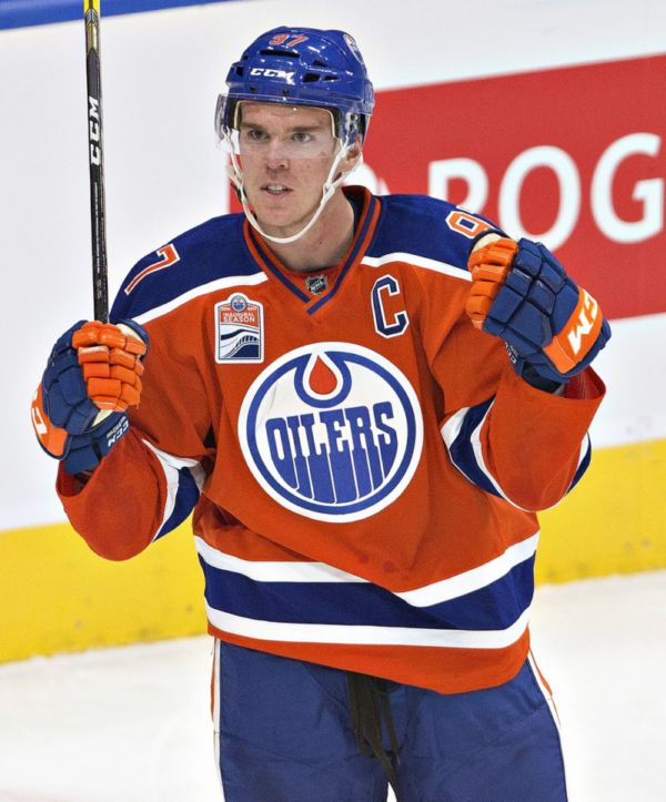 Connor McDavid je historicky nejmladším kapitánem v NHL. 