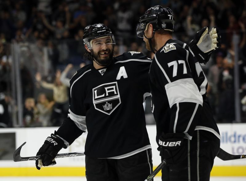 Mezinárodní olympijský výbor už odmítá do budoucna platit vysoké pojistky hráčů z NHL. (Na snímku hokejisté Los Angeles Kings).