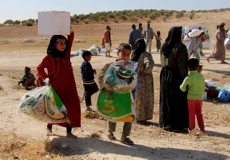Humanitární pomoc v provincii Aleppo, rozdělování potravin syrským rodinám.