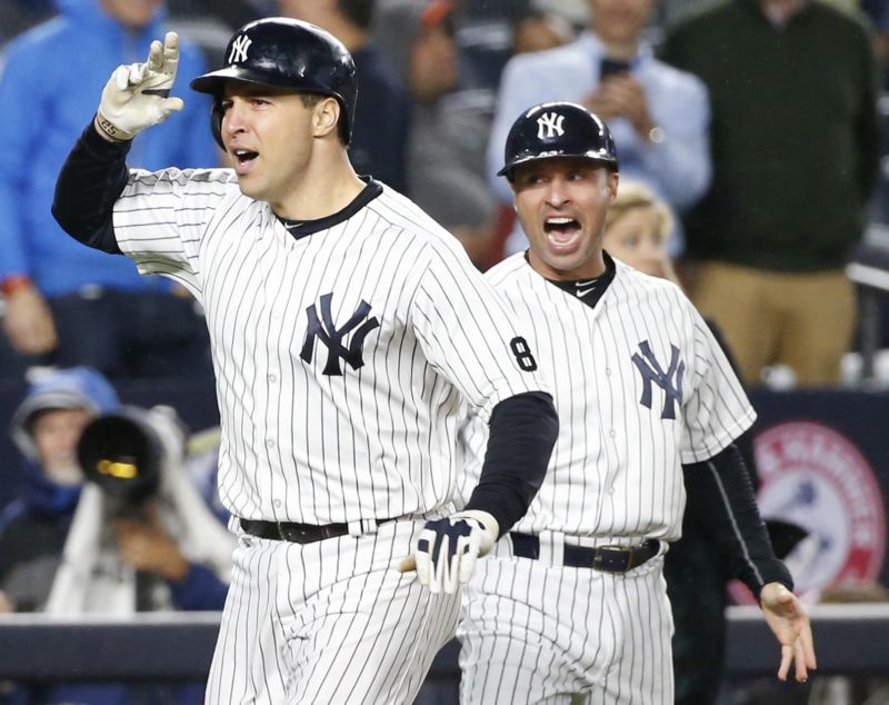 Bývalý americký baseballista Mark Teixeira (vlevo) a Joe Espada.