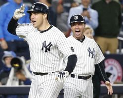 Bývalý americký baseballista Mark Teixeira (vlevo) a Joe Espada.
