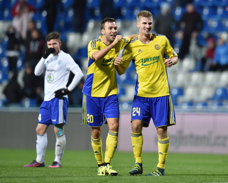 Zlínští fotbalisté se radují z výhry nad Mladou Boleslaví.