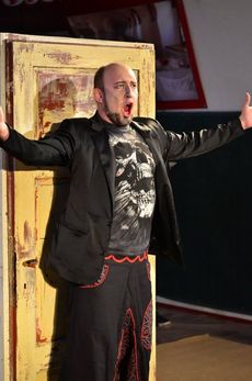 Operní pěvec Honza Šťáva na snímku z představení Čaroděj a jeho sluha souboru Ensemble Opera Diversa.