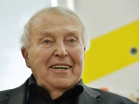 Spisovatel Pavel Kohout se narodil roku 1928 v Praze.