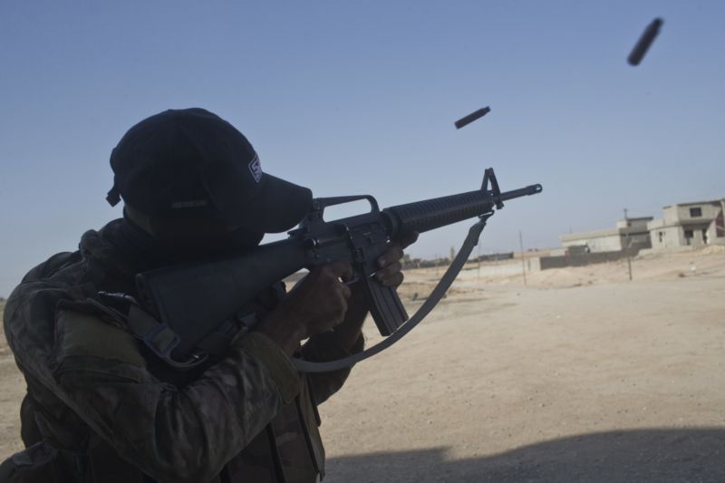 Bitvy o irácký Mosul se účastní patnáct tisíc šíitských bojovníků. Bitvy o irácký Mosul se účastní patnáct tisíc šíitských bojovníků.