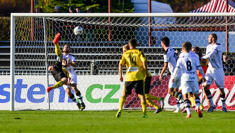 Karviná ovládla přestřelku s Hradcem