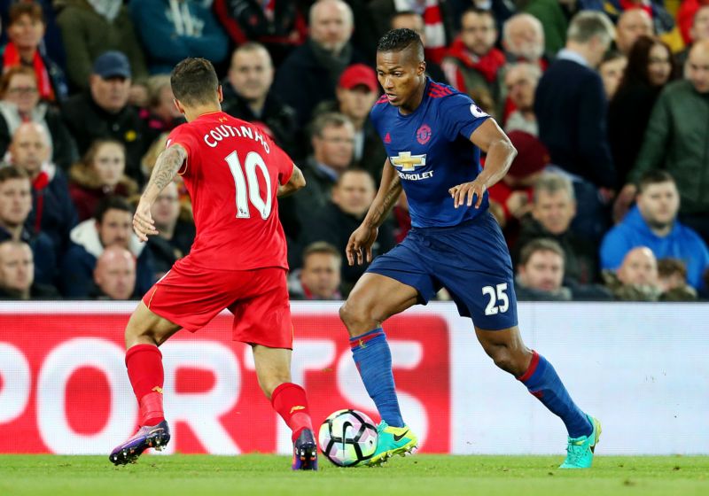 Antonio Valencia z Manchesteru v utkání proti Liverpoolu.