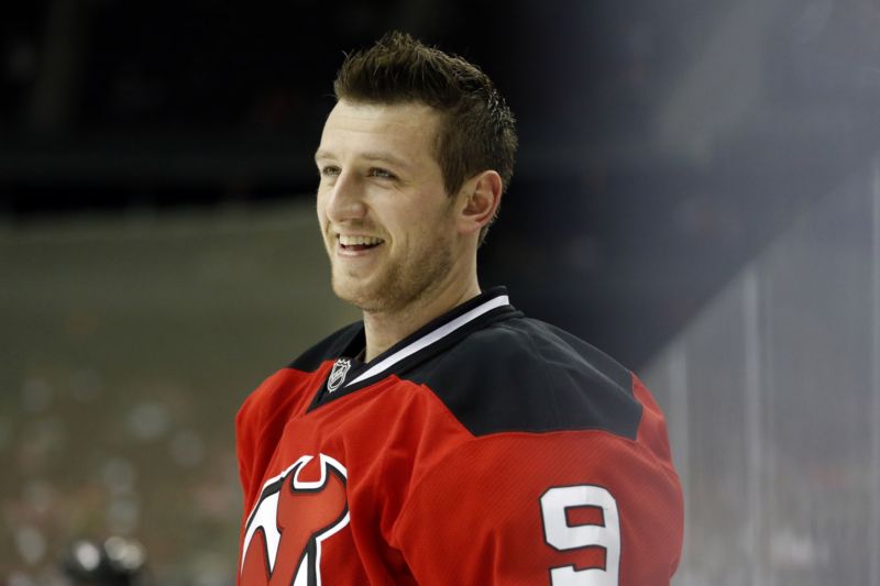 Ještě v dresu New Jersey Devils pózuje Jiří Tlustý.