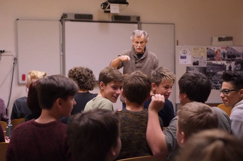 Měsíc filmu na školách z minulého roku. Na snímku je hudebník Jiří Dědeček.