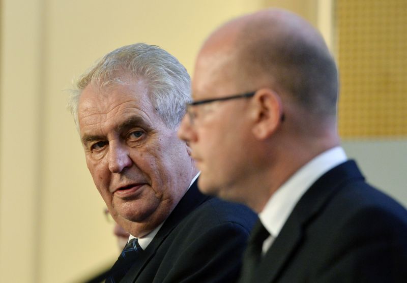 Prezident Miloš Zeman a premiér Bohuslav Sobotka.