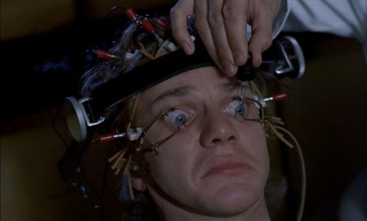 Závěrečná scéna filmu Mechanický pomeranč se údajně točila sedmdesát čtyřikrát.