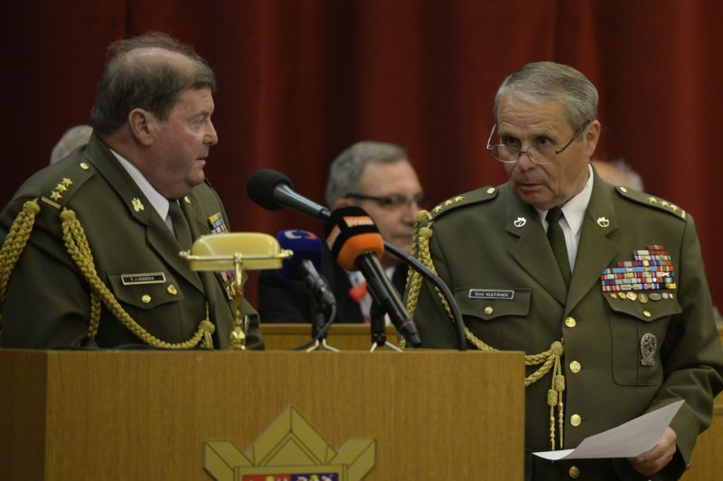 Předseda svazu Českých bojovníků za svobodu Jaroslav Vodička (vlevo) a místopředseda Emil Kulfánek.