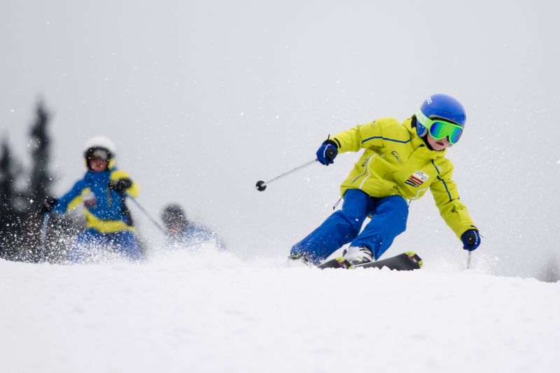 Průměrná cena jednodenního skipasu v hlavní sezoně je 570 korun za dospělého a 400 korun za dítě. Průměrná cena jednodenního skipasu v hlavní sezoně je 570 korun za dospělého a 400 korun za dítě.