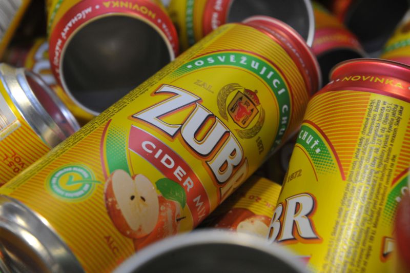 Letos na sklonku léta Pivovar Zubr zahájil prodej jablečného cideru Royal Dog.