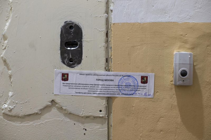 Zapečetěné dveře moskevské pobočky Amnesty International.