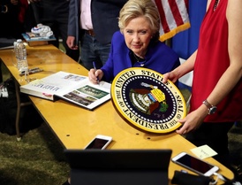 Rozhodující zápas sledovala i Hillary Clintonová, kandidátka na americkou prezidentku.