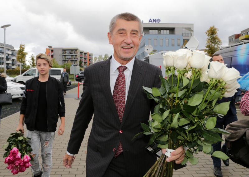 Senátní a krajské volby 2016 - Hnutí ANO (na fotografii A. Babiš). Senátní a krajské volby 2016 - Hnutí ANO (na fotografii A. Babiš).