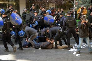 Zásah policie na akci opoziční strany HDP.