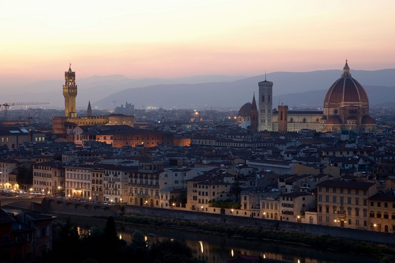Florentská katedrála (v pozadí).