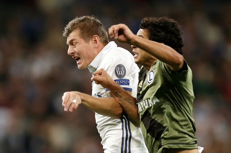 Německý záložník Realu Madrid Toni Kroos utrpěl vlasovou zlomeninu zánártní kůstky a pravděpodobně si už v letošním roce nezahraje. 