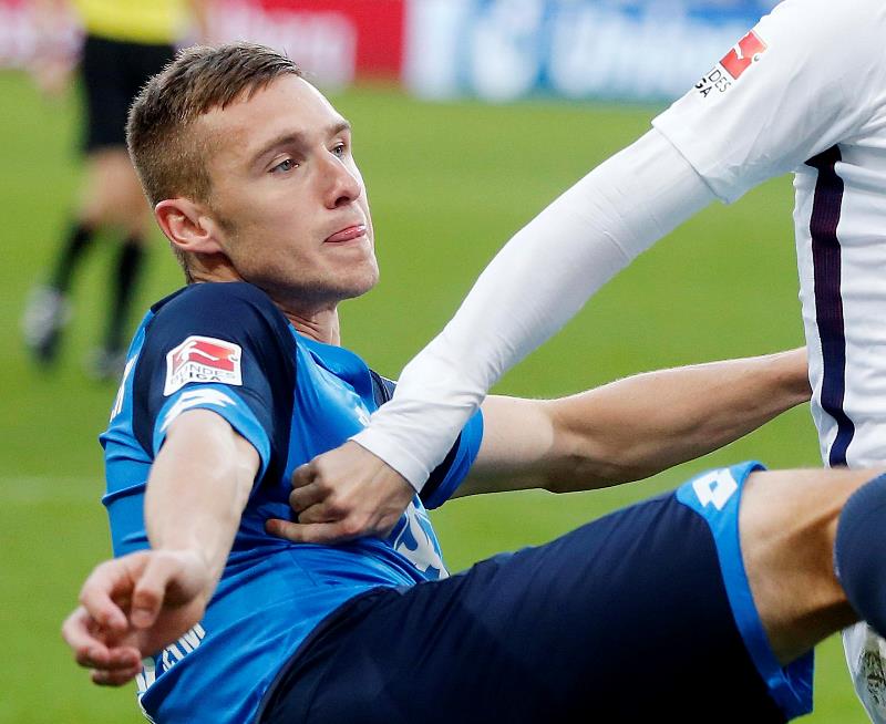 Ve skvělém rozpoložení dorazil na sraz fotbalové reprezentace před zápasy s Norskem a Dánskem obránce Pavel Kadeřábek. Ve skvělém rozpoložení dorazil na sraz fotbalové reprezentace před zápasy s Norskem a Dánskem obránce Pavel Kadeřábek.