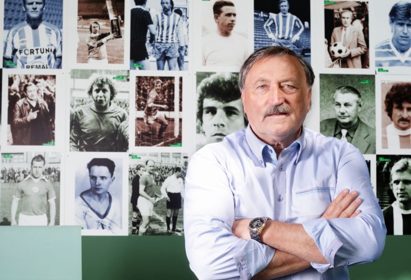  Diváci mohou spatřit třeba autora rozhodujícího penaltového "dloubáku" Antonína Panenku (na snímku).