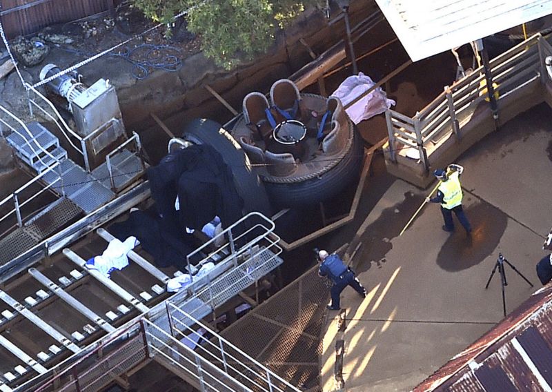 Vyšetřování na místě nehody v australském parku Dreamworld.