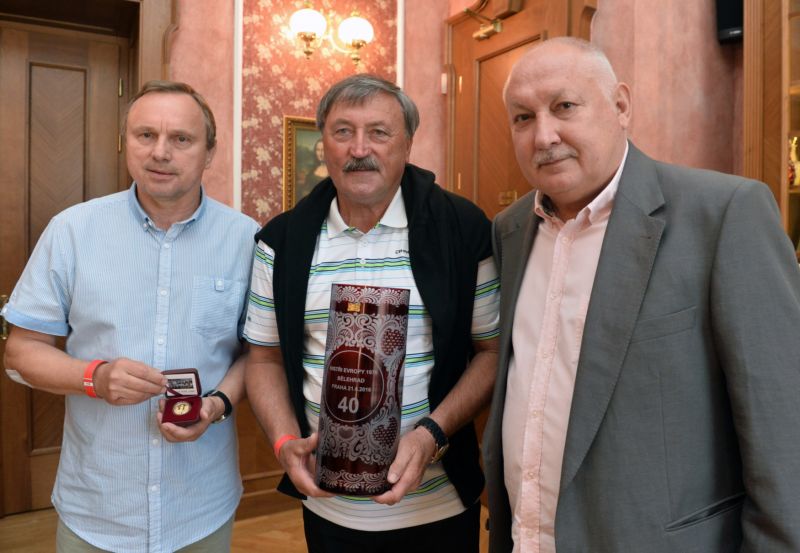 Členové zlatého československého výběru z MS 1976. Zleva: Ján Švehlík, Antonín Panenka a Zdeněk Nehoda.