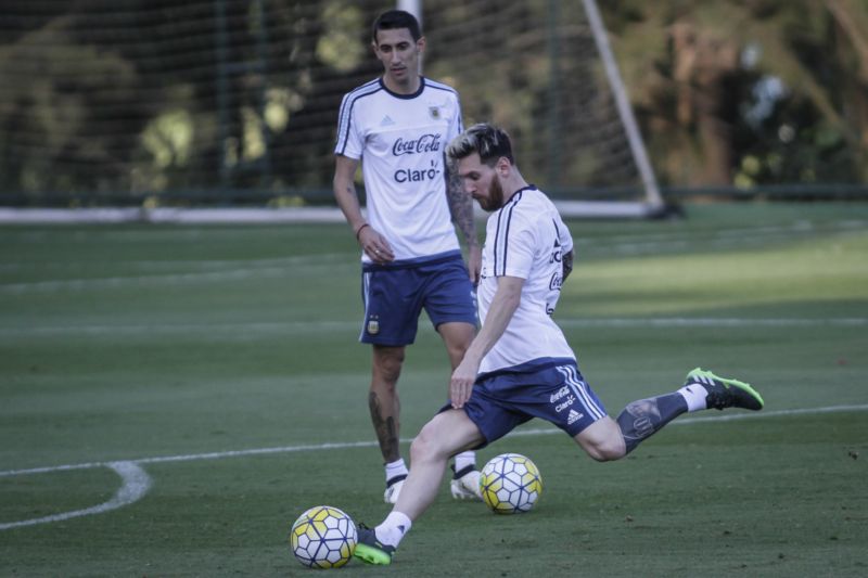 Argentinec Lionel Messi s novým tetováním na tréninku reprezentace.