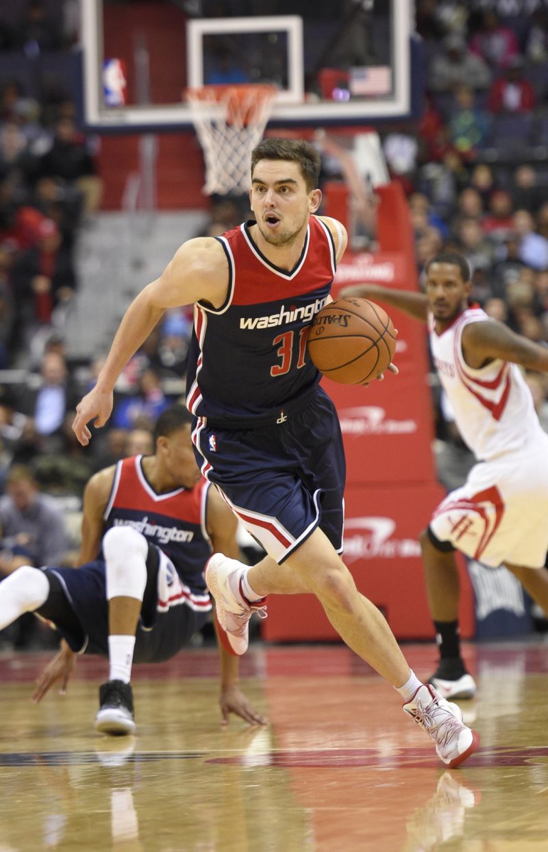 Český basketbalista ve službách Washingtonu Tomáš Satoranský.