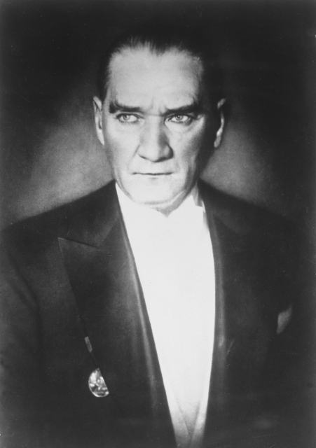 Atatürk (vl.jm. Mustafa Kemal), první prezident Turecké republiky. Atatürk (vl.jm. Mustafa Kemal), první prezident Turecké republiky.