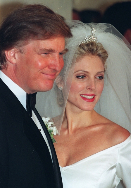 S herečkou Marlou Maplesovou strávil Trump v manželství šest let (1993). S herečkou Marlou Maplesovou strávil Trump v manželství šest let (1993).