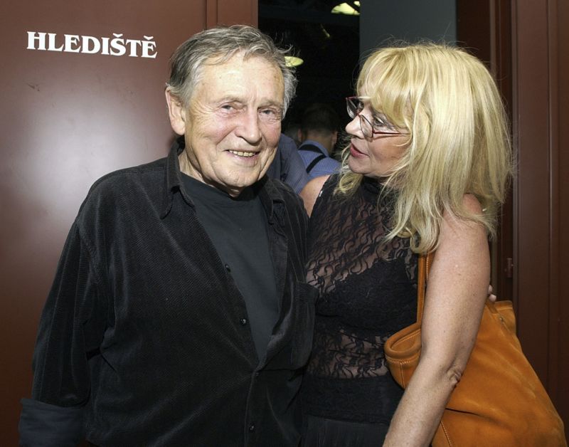 Karel Hlušička a herečka Kateřina Macháčková na slavnostním otevření Divadla pod Palmovkou (snímek z roku 2004).