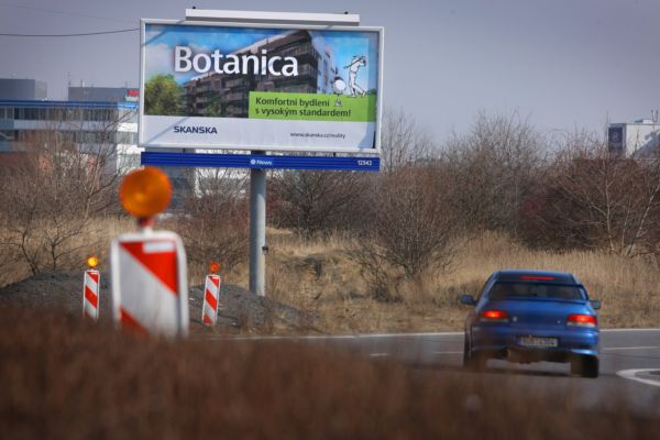 Venkovní reklama vadí polovině lidí. 