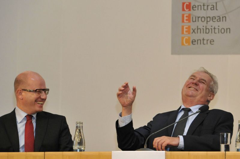 Zleva: Bohuslav Sobotka a Miloš Zeman. 