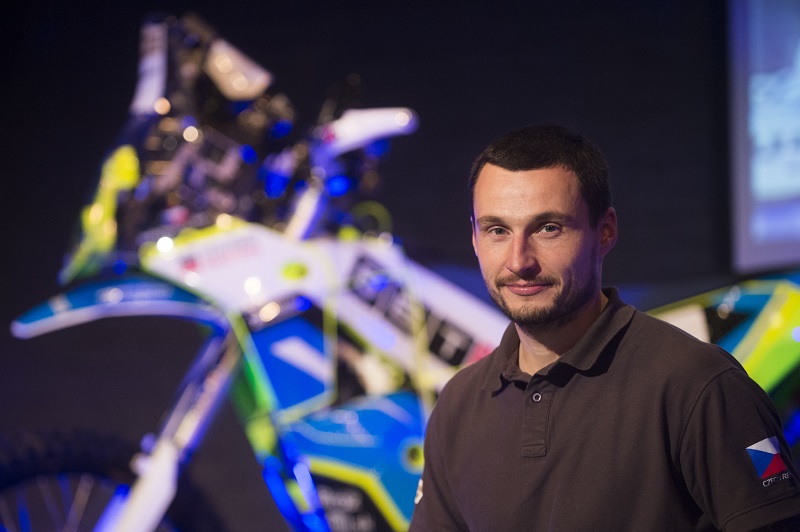 Ondřej Klymčiw při představení motorky pro Rallye Dakar