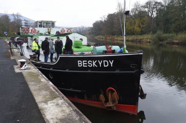 Kolesový remorkér Beskydy.